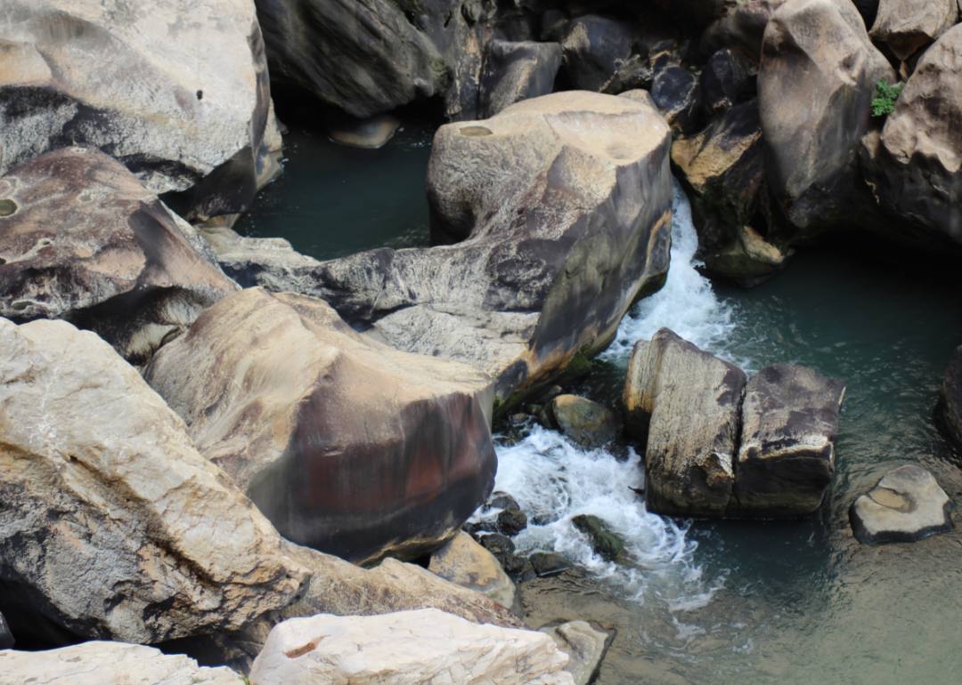 Large rock formations in river.