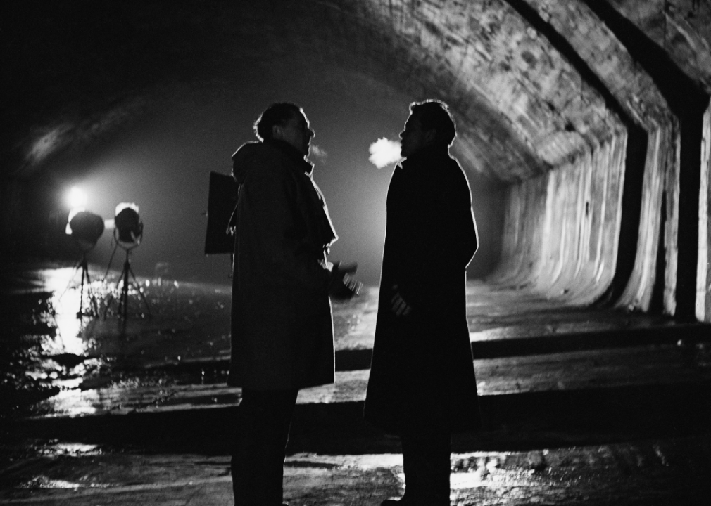 Carol Reed talking to Orson Welles during the shooting of ‘The Third Man’ in Vienna.
