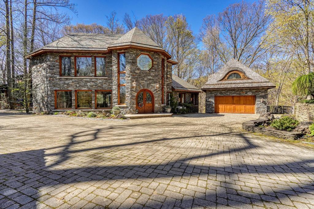 #1. 1555 Creek St, Rochester
