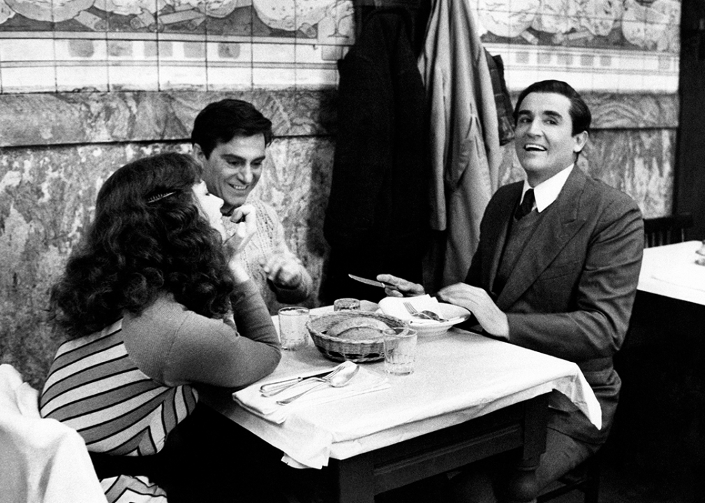 Vittorio Gassman, Stefania Sandrelli, and Nino Manfredi in the film ‘We All Loved Each Other So Much’.