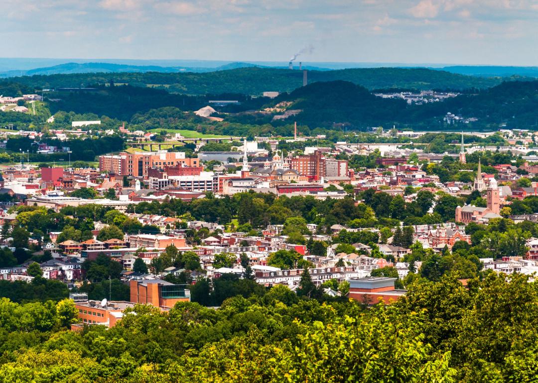 Cityview of York and surrounding mountains.