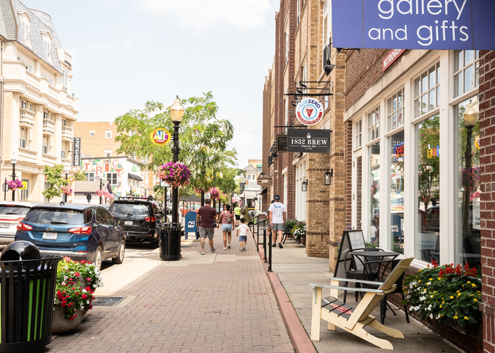 Indiana: Hamilton County Street scene in Carmel.