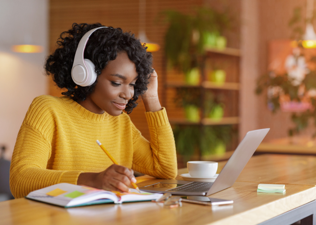 Here are the advantages of online tutoring, according to research A teenager studying online wearing a headset, taking notes.