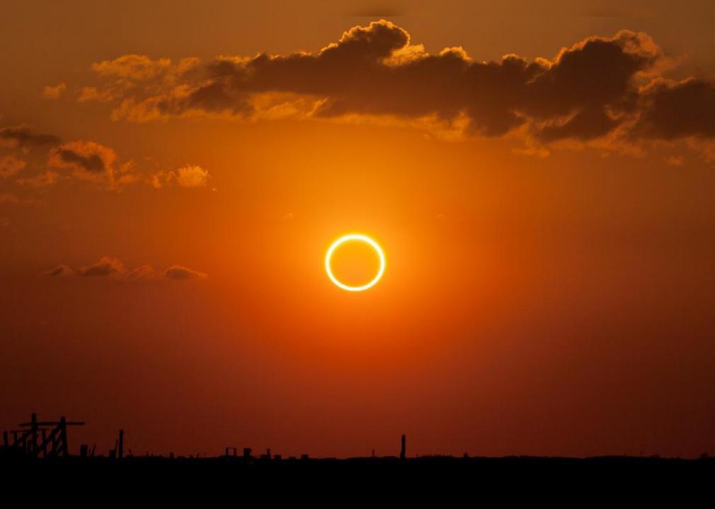 This image has an empty alt attribute; its file name is Annulareclipse22ringoffire22jpg.JPEG