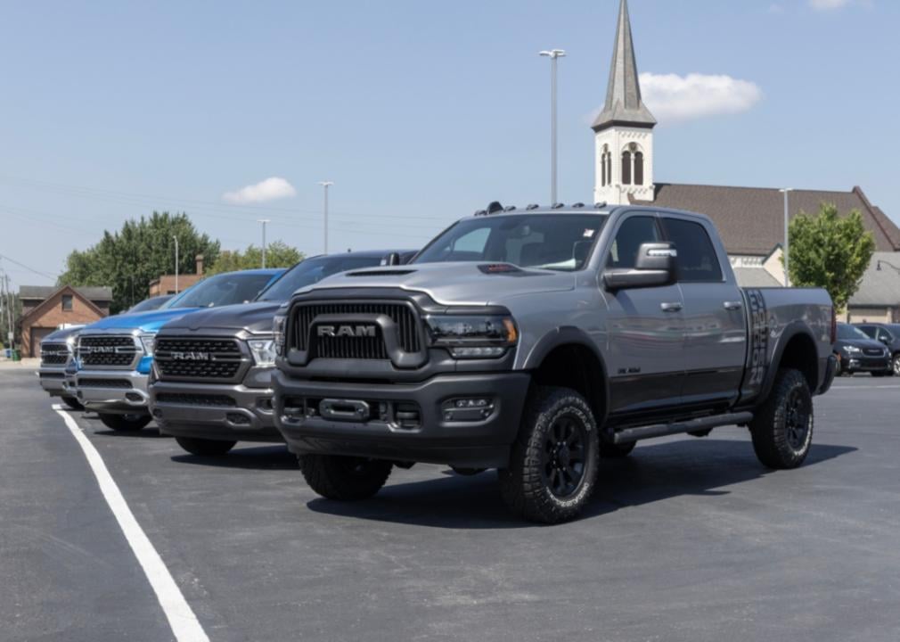 Dodge Ram 2500 and 1500 at a dealership.