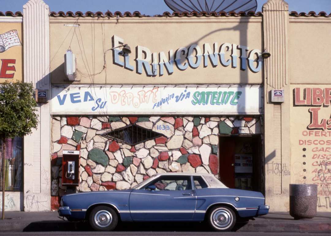 A car parked outside El Rinconcito Bar in 1990.