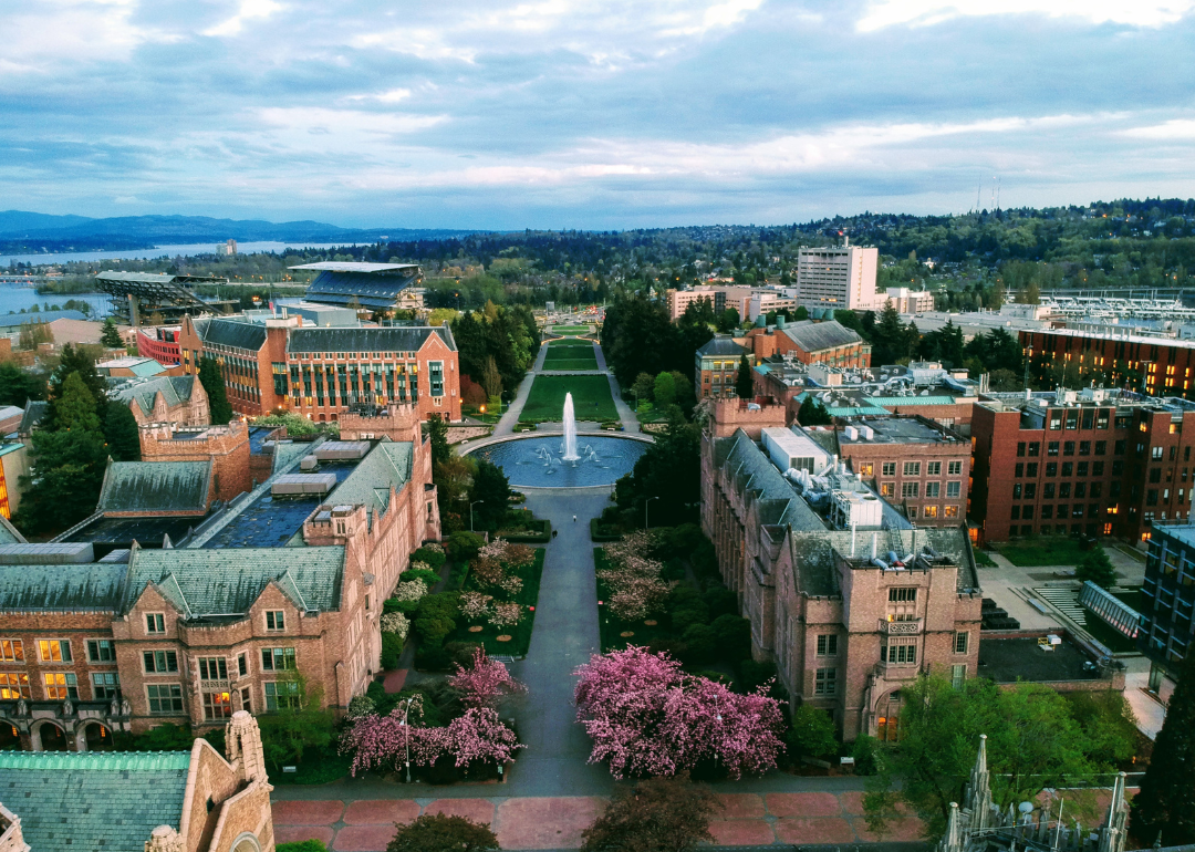 An aerial view of the University of Washington with a fountain in the middle.