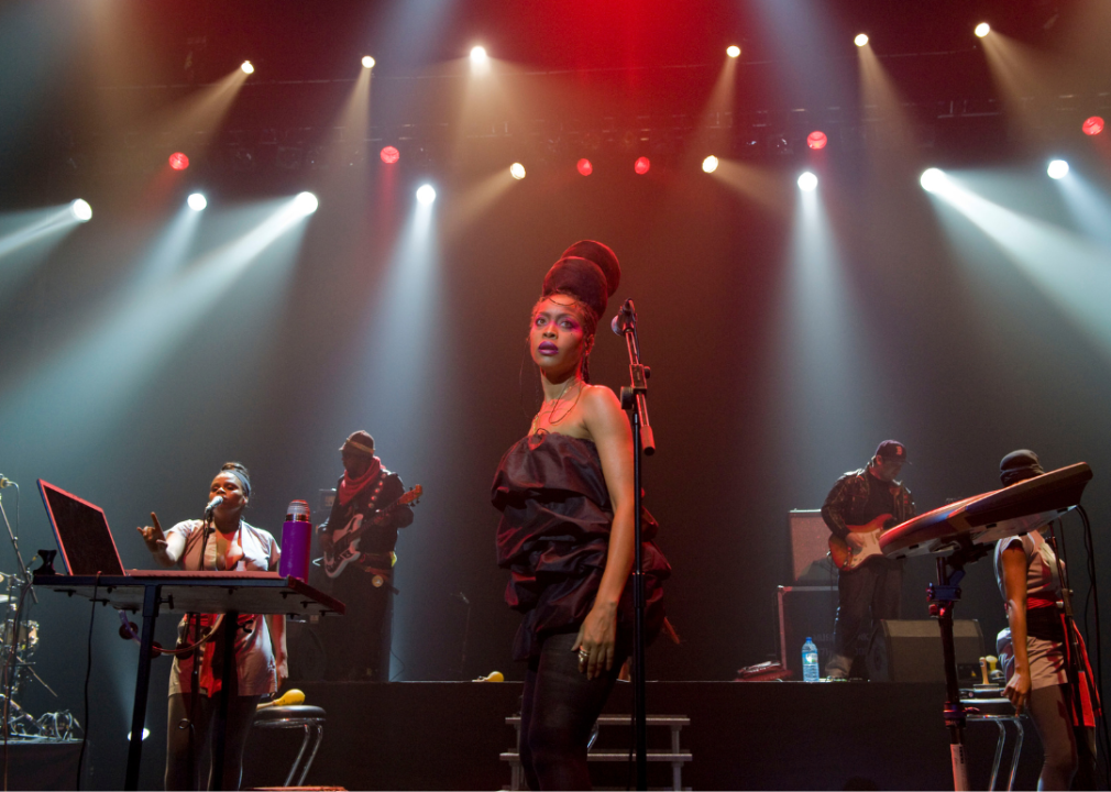 Woke Erykah Badu performing.