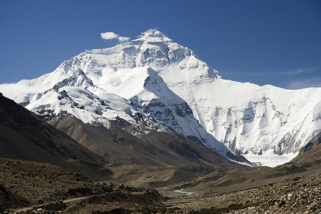 30 Popular Science Myths Debunked » Everest North Face toward Base Camp Tibet Luca Galuzzi 2006