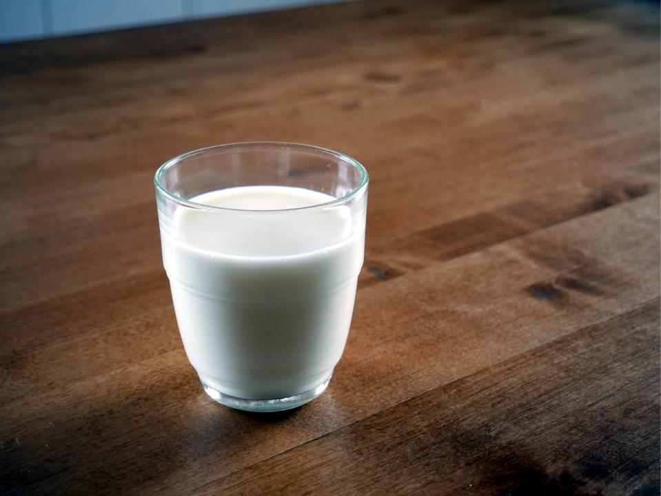 30 Popular Science Myths Debunked » Glass of milk