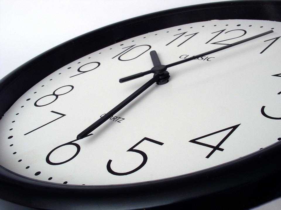 30 Popular Science Myths Debunked » Hour Pointer Time Of Minutes Watches Clock Time 705672