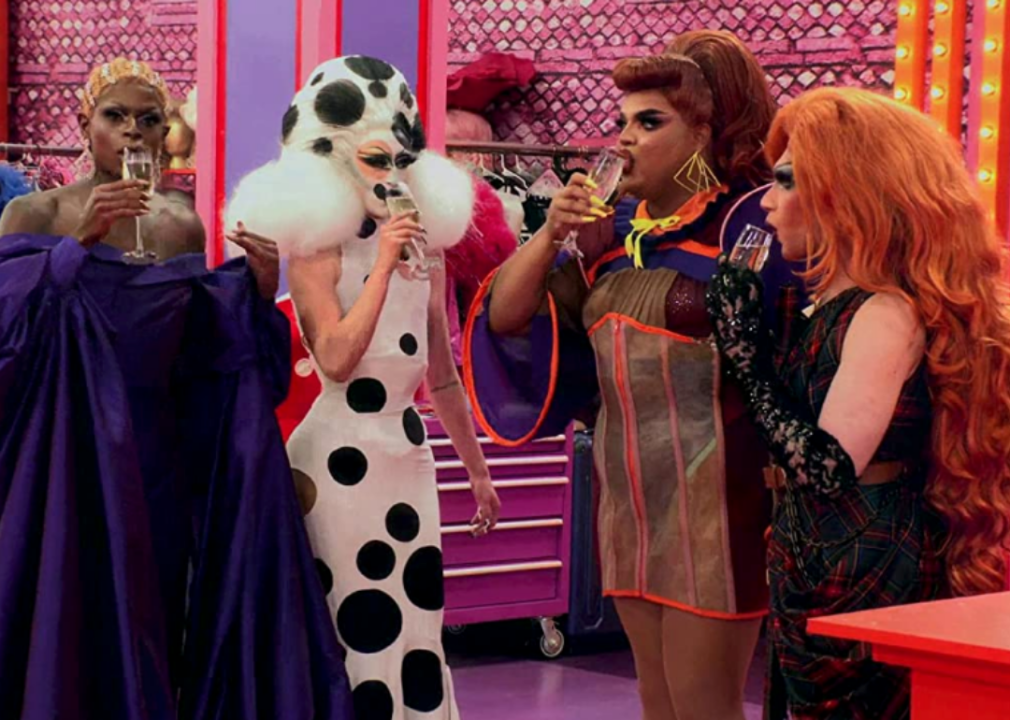 Drag queens chat in the dressing area