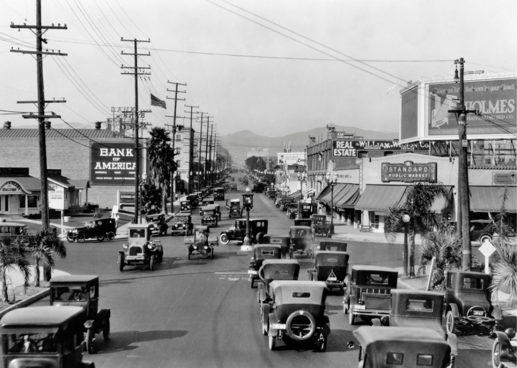 Cars converge on the intersection of Western Avenue and Wilshire Boulevard