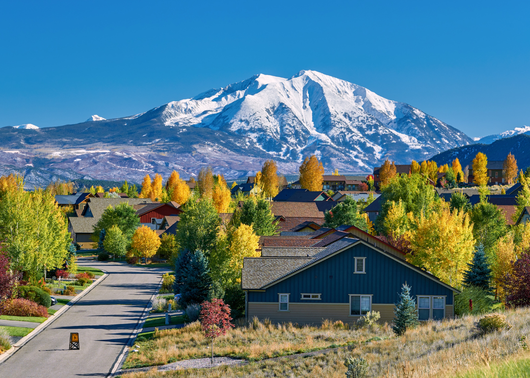 A residential neighborhood in Colorado during autumn.