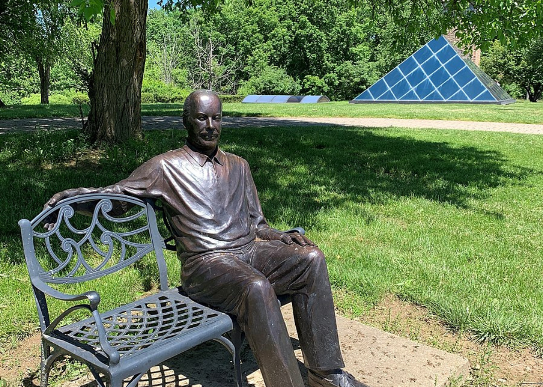 The statue of Harry Wilks placed by the Pyramid House at the Pyramid Hill Sculpture Park and Museum.