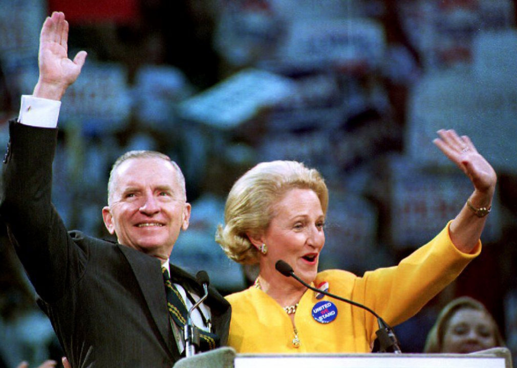 Margot and Ross Perot wave at supporters of Ross's presidential bid
