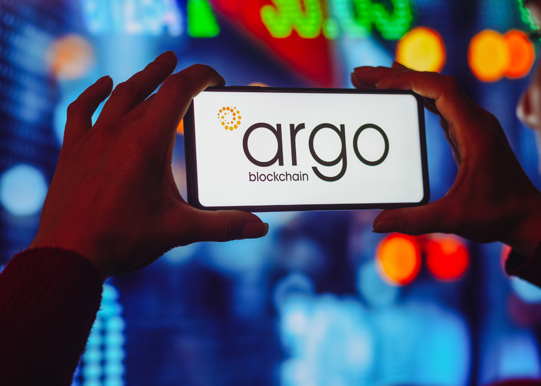 ໂລໂກ້ Argo Blockchain ທີ່ສະແດງຢູ່ໃນຫນ້າຈໍໂທລະສັບສະຫຼາດ