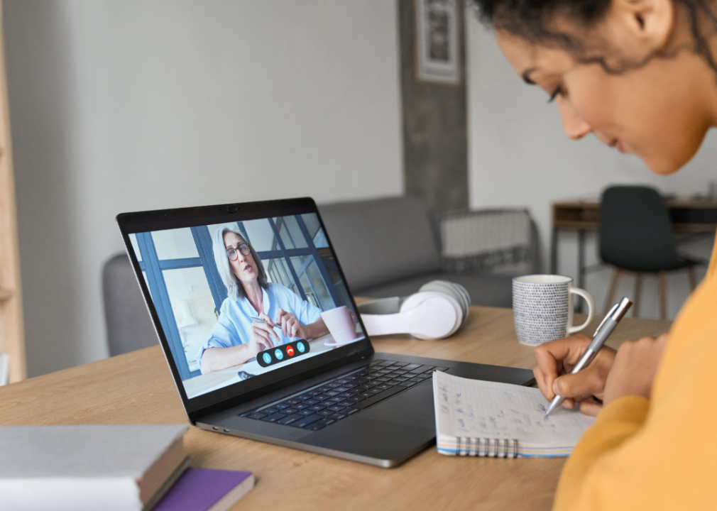 A new employee meets her assigned mentor virtually