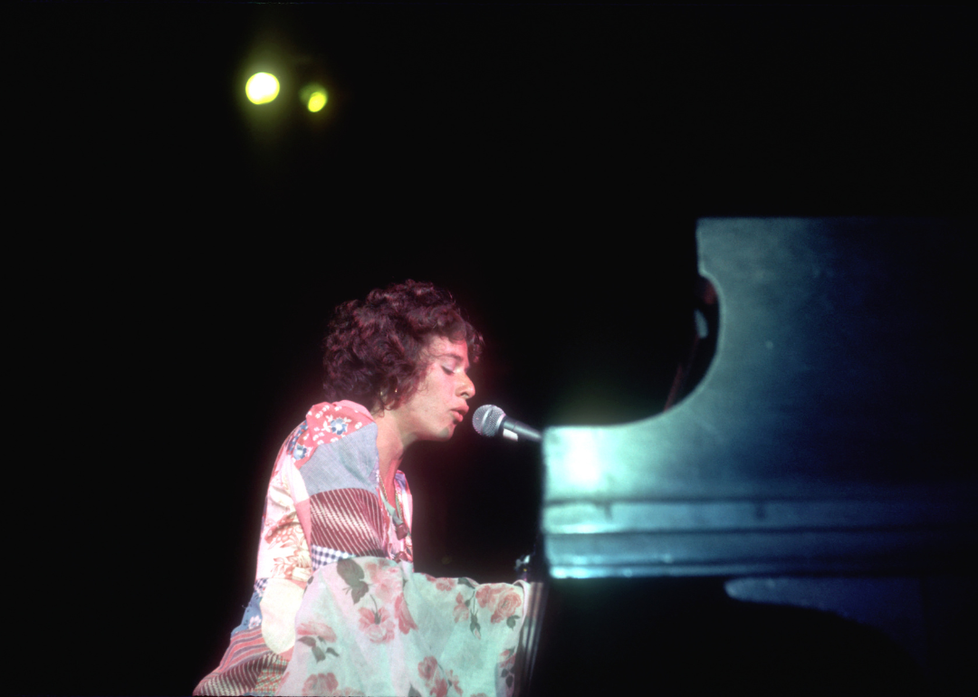 Carole King performing on stage in Los Angeles in 1971.
