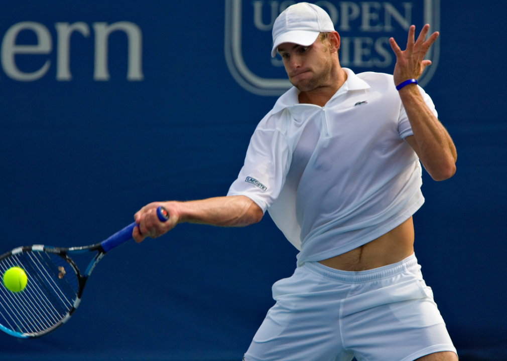 Andy Roddick (USA) returning a serve back to Juan Ignacio Chela (ARG) in the third round of the 2005 ATP Masters Series in Cincinnati