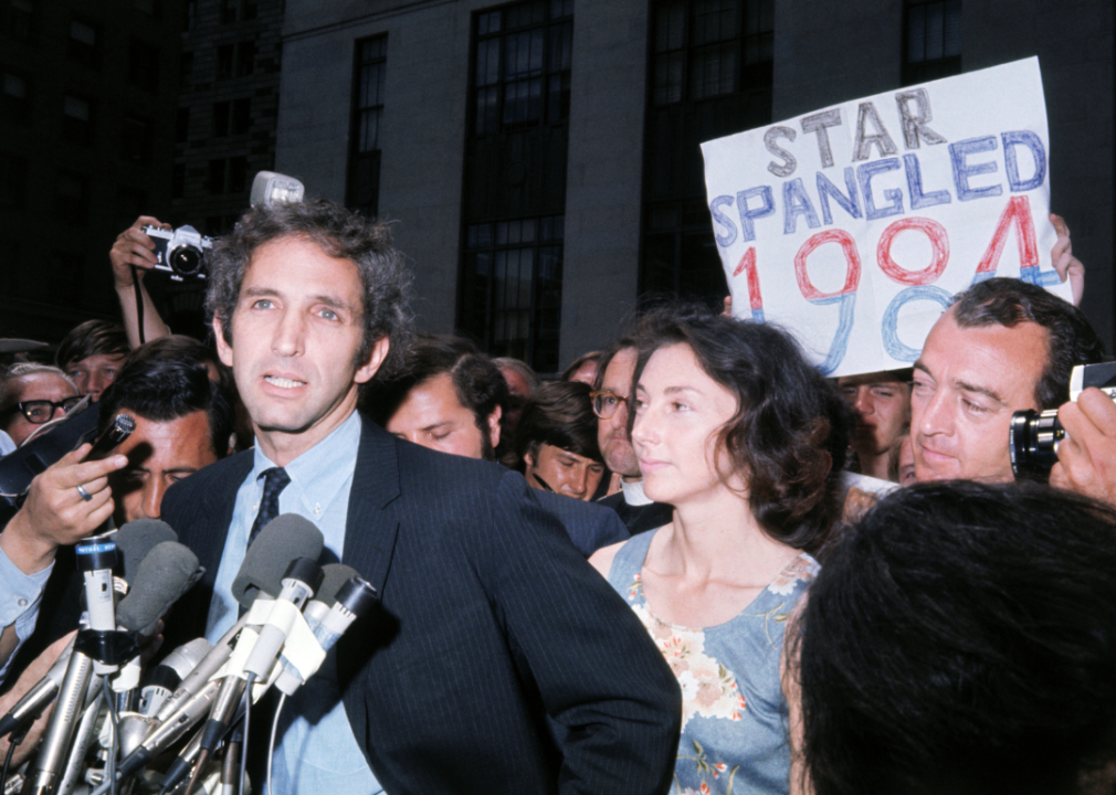 Informers Daniel and Patricia Ellsberg being interviewed by reporters.