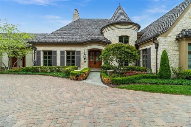 #4. 725 Ward Pkwy, Kansas City
