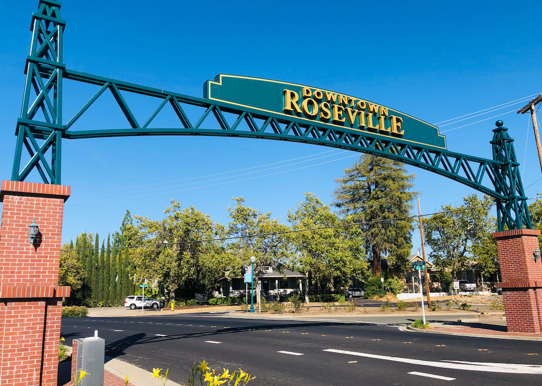 A green arch leading into Roseville.
