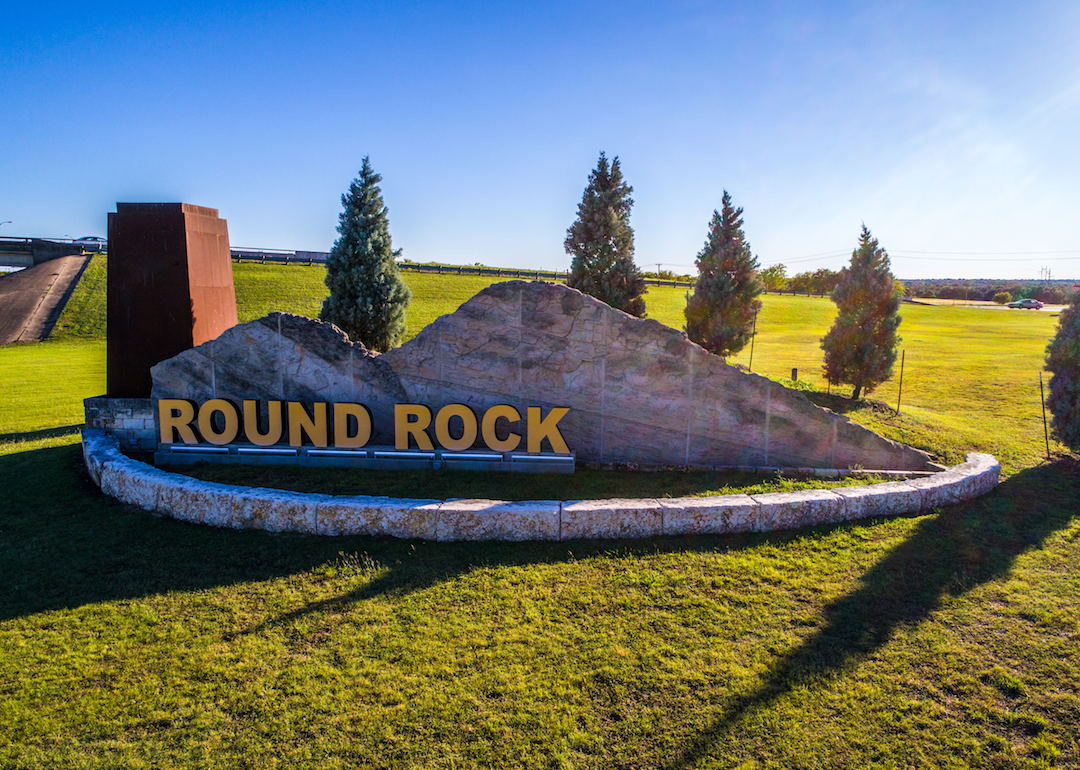 A statue of rocks entering Round Rock.