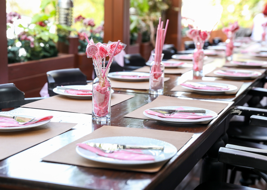 A table decorated with everthing pink.