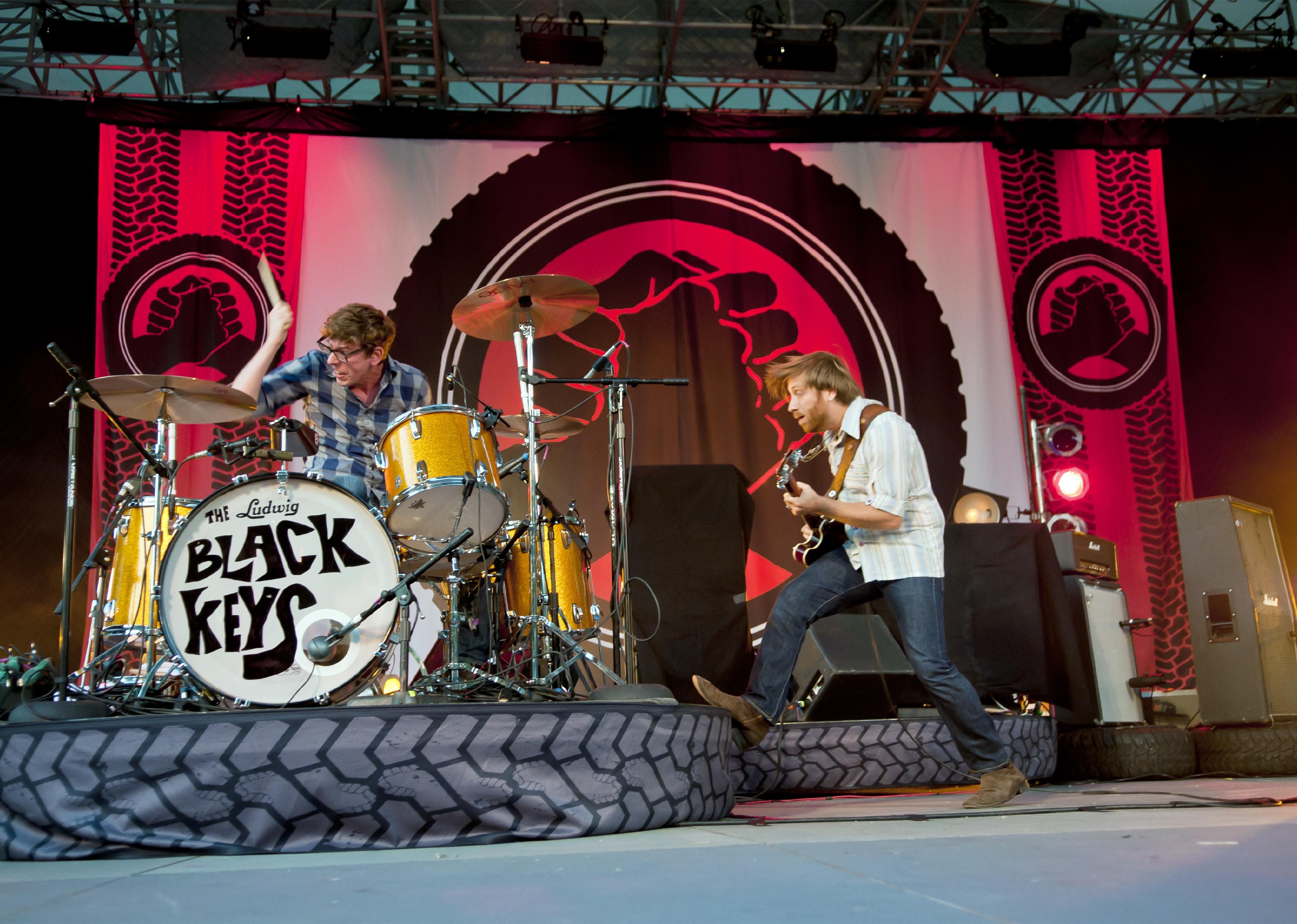 The Black Keys jam on stage