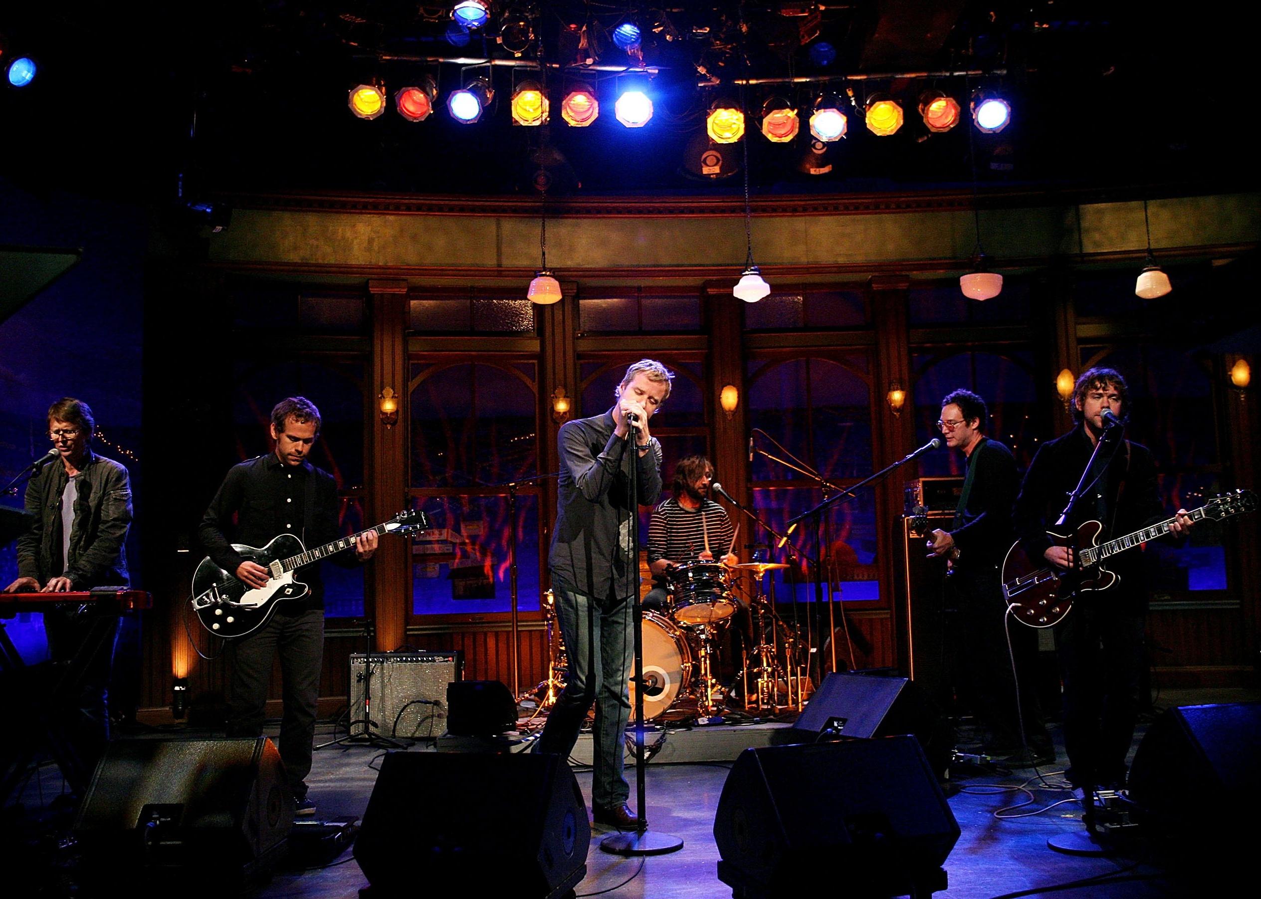 The National play at a concert