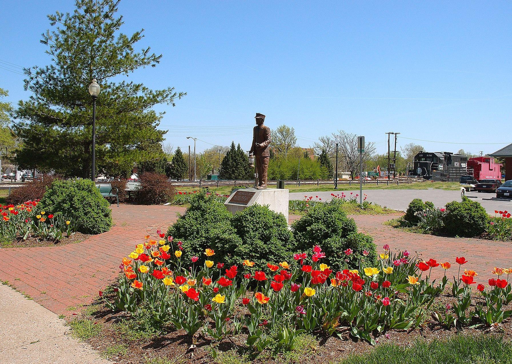 Statue by Carbondale's rail station.