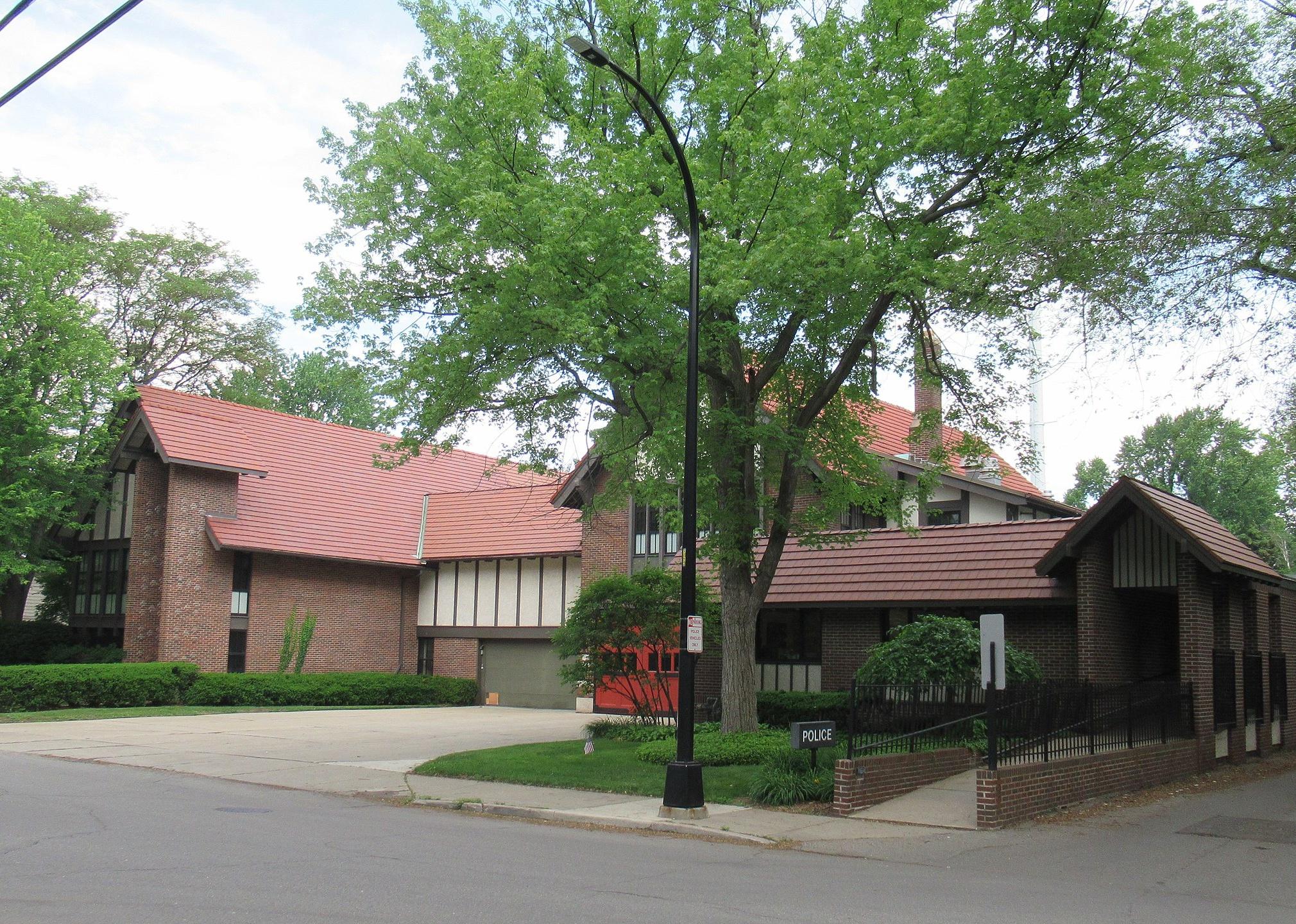 Grosse Pointe Farms City Offices.