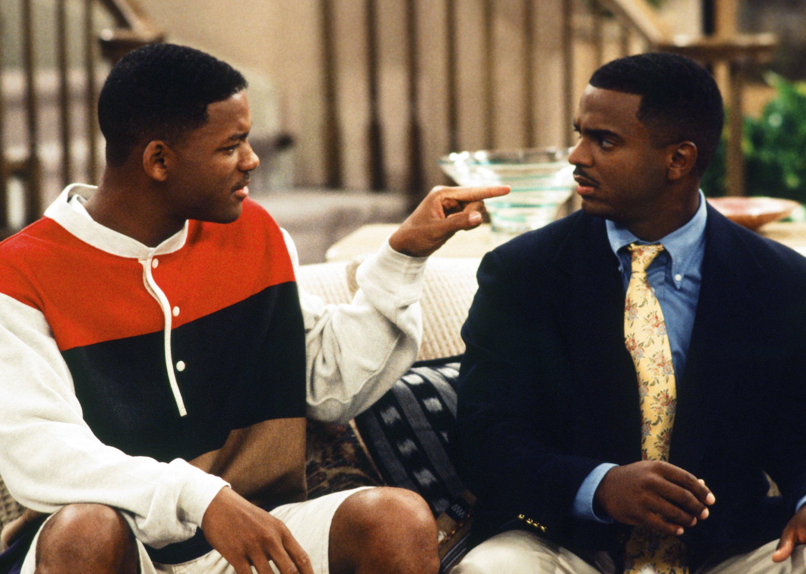 Will Smith pointing at Alfonso Ribeiro on a couch.