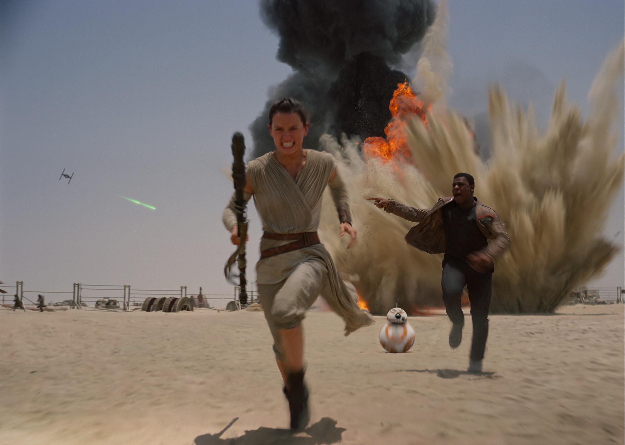 John Boyega and Daisy Ridley running from an explosion.