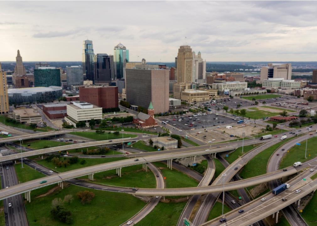 Commuters on the busy highways intersecting in the downtown city center of Kansas City, Missouri.
