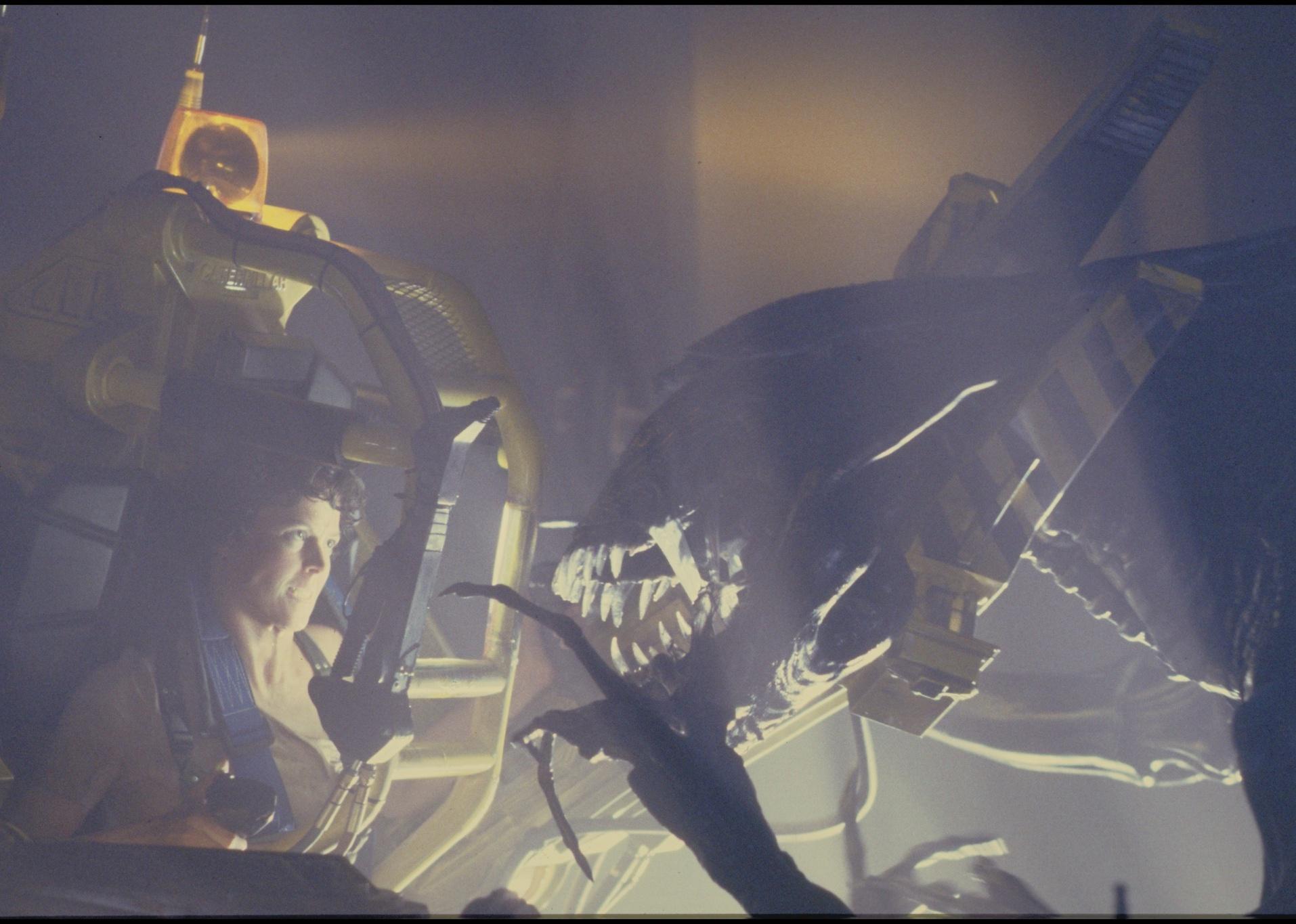 Sigourney Weaver fighting an alien.