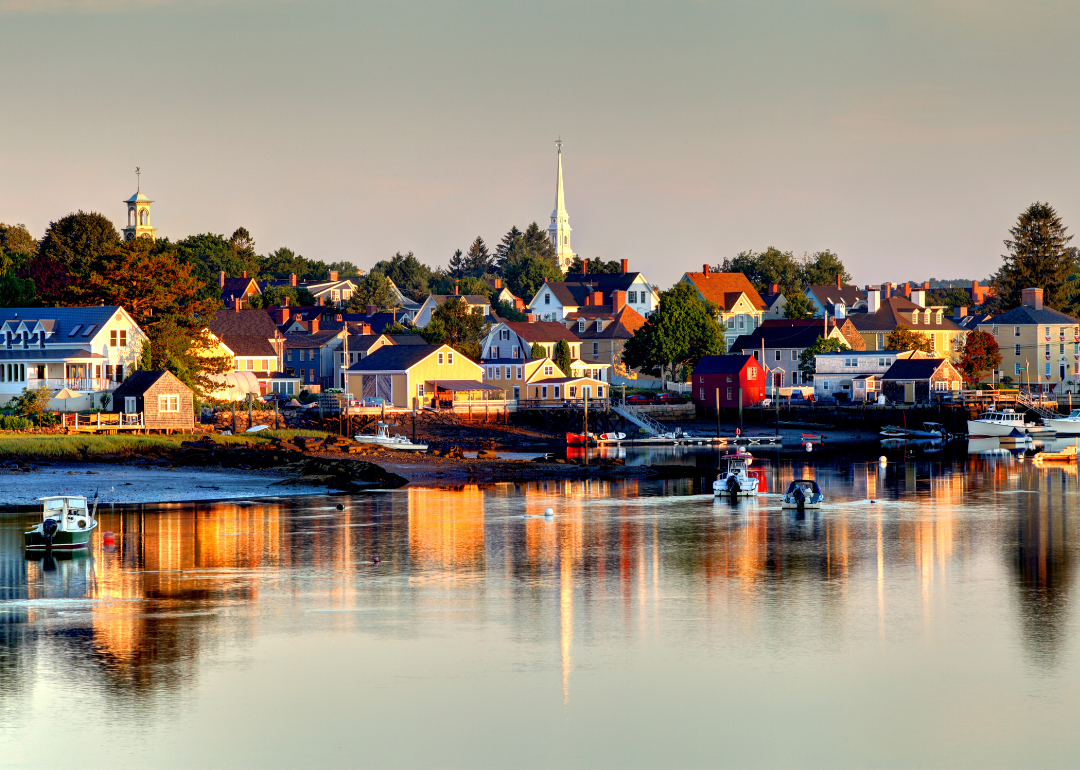 Homes and boats on the water in Portsmouth, NH.