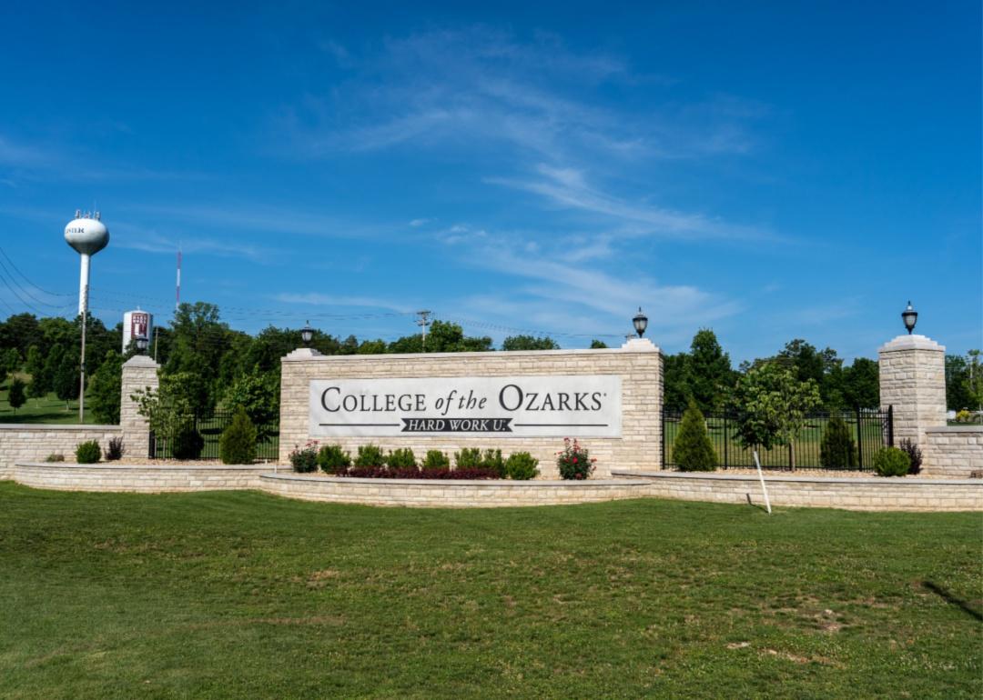 A white stone sign for College of the Ozarks.