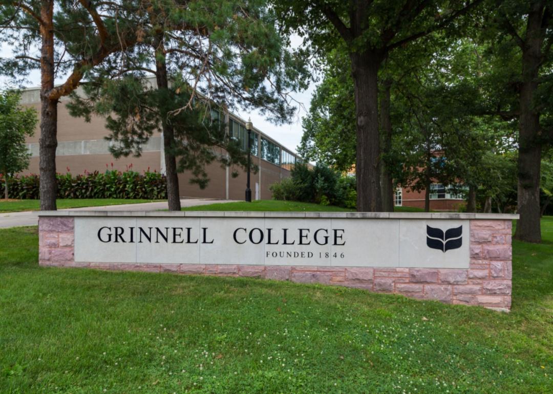 The Grinnell College entrance sign.