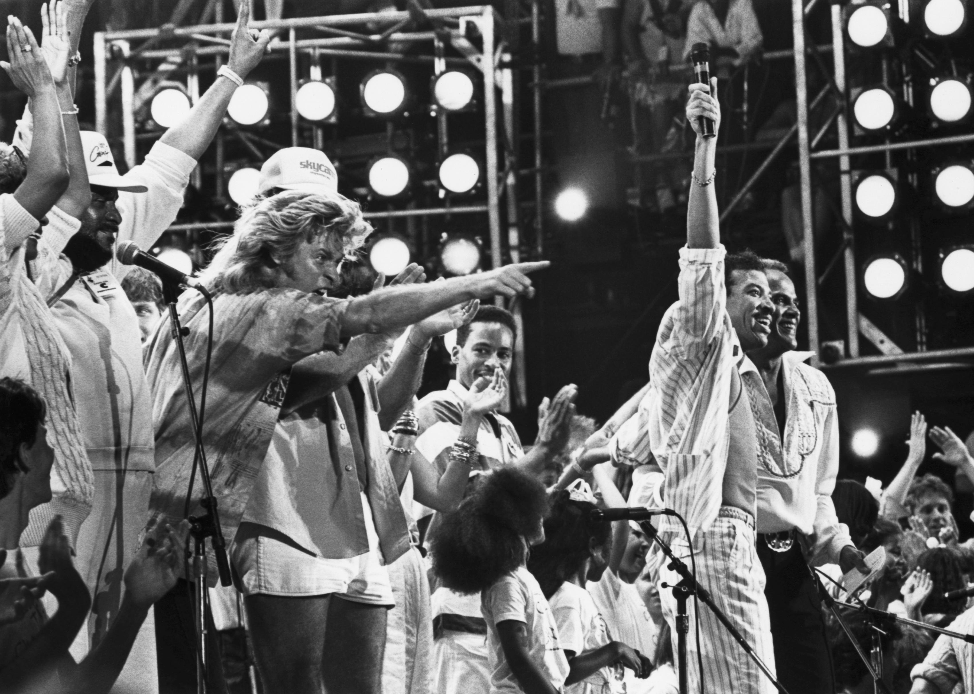 Lionel Richie, Harry Belafonte and a crowd of other performers singing "We Are The World".