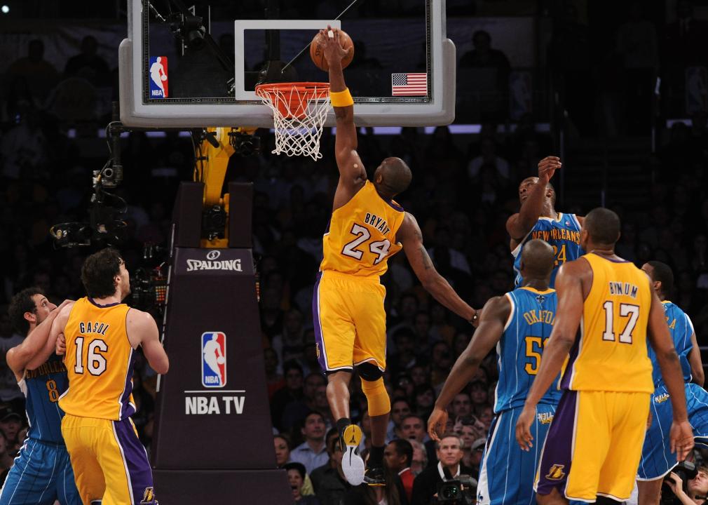 Back view of Kobe Bryant dunking the ball with his left hand