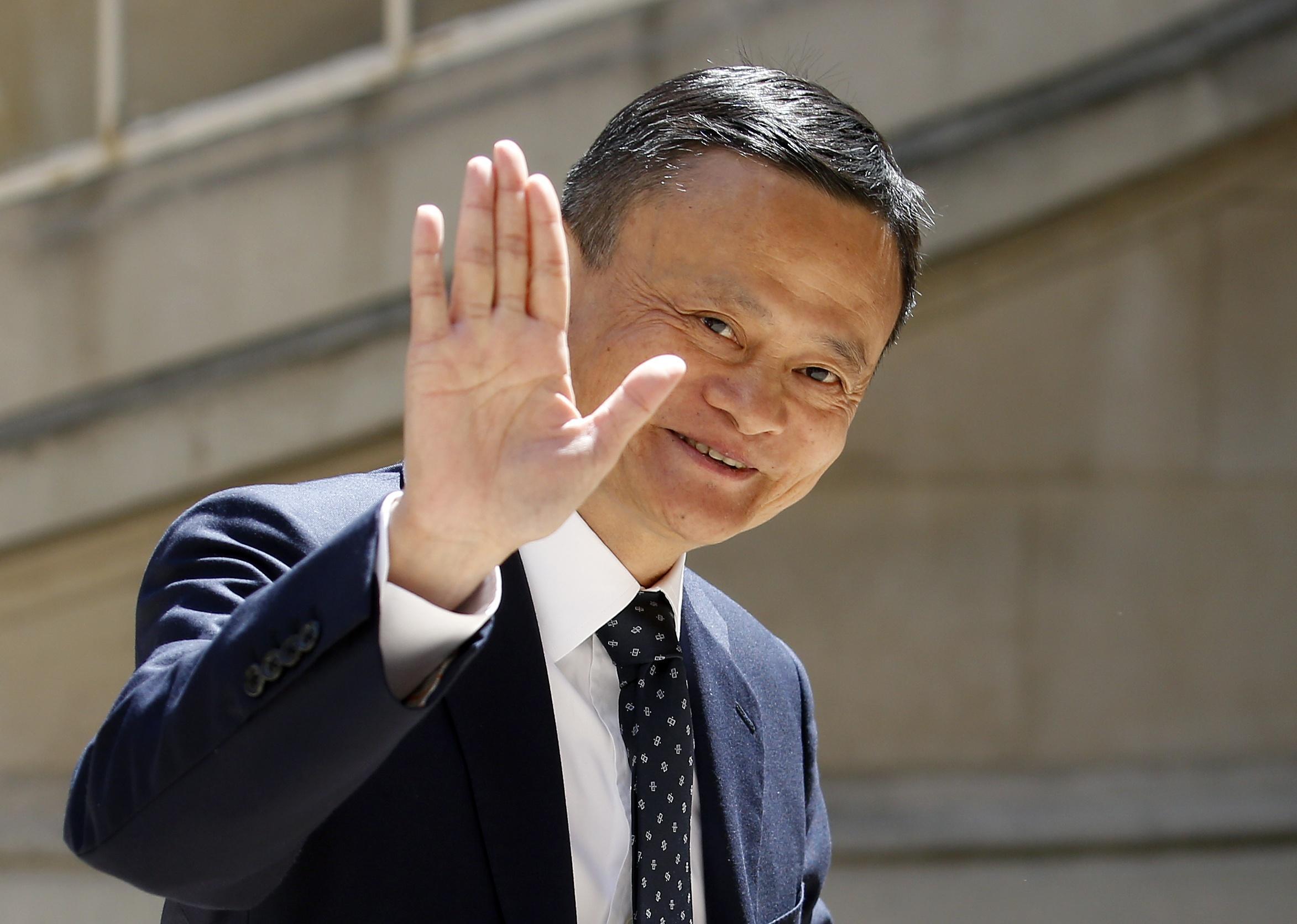 Jack Ma waves.