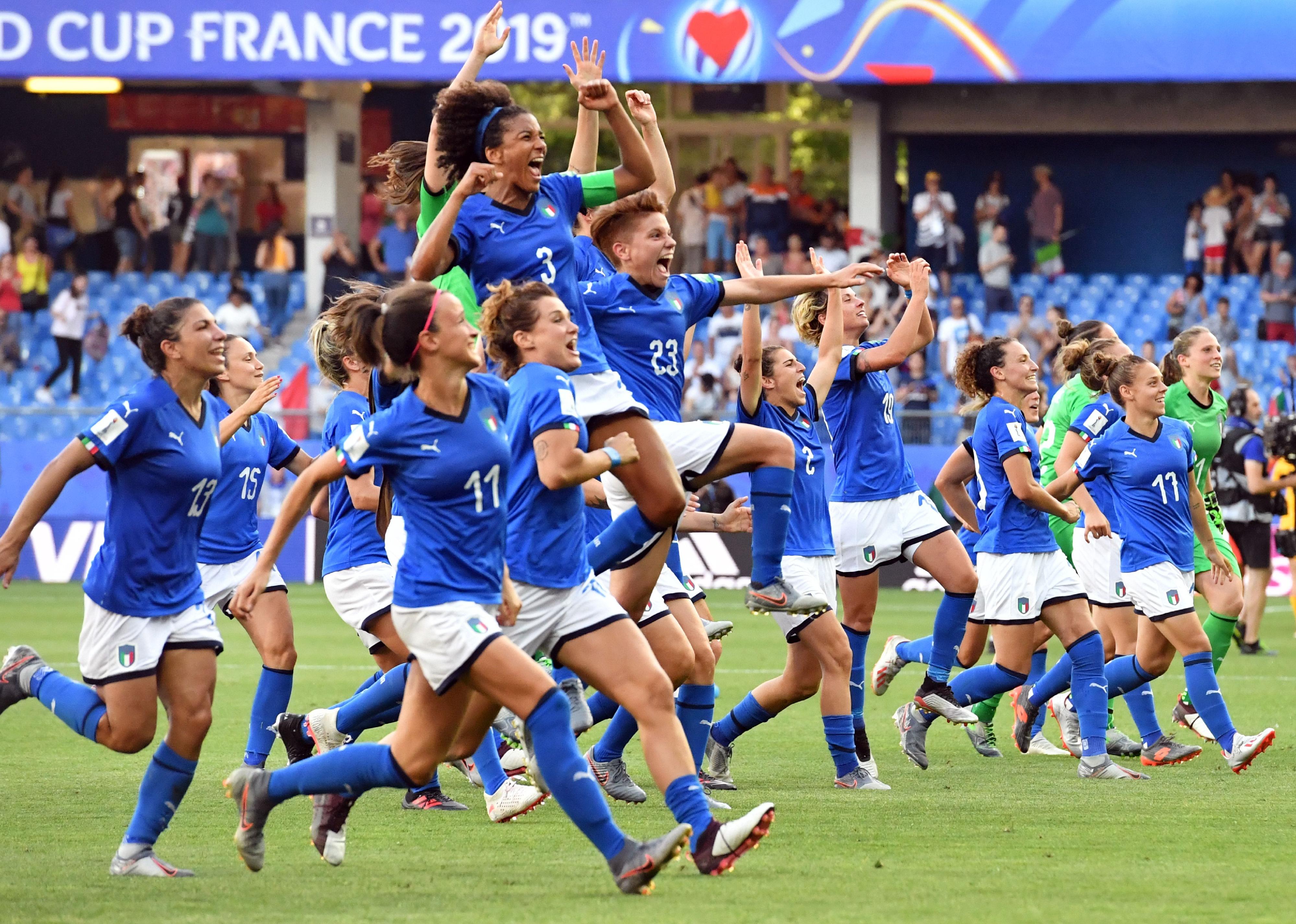 Italy's players celebrate at the end of the France 2019 Women's World Cup round of sixteen football match.