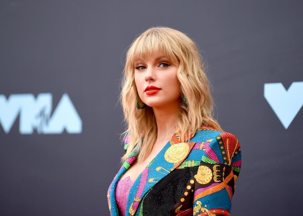 Taylor Swift posing on the red carpet at MTV Video Music Awards.