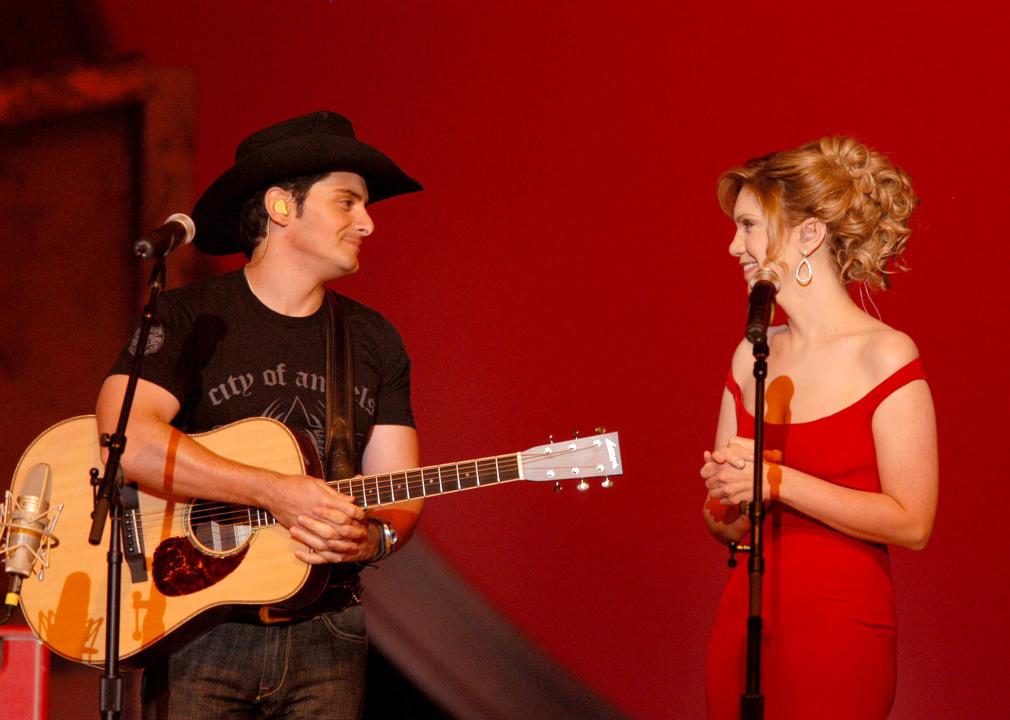 Brad Paisley and Alison Krauss perform "Whiskey Lullaby" 