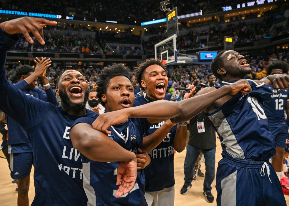 St. Peter's Peacocks players celebrate after defeating the Kentucky Wildcats.