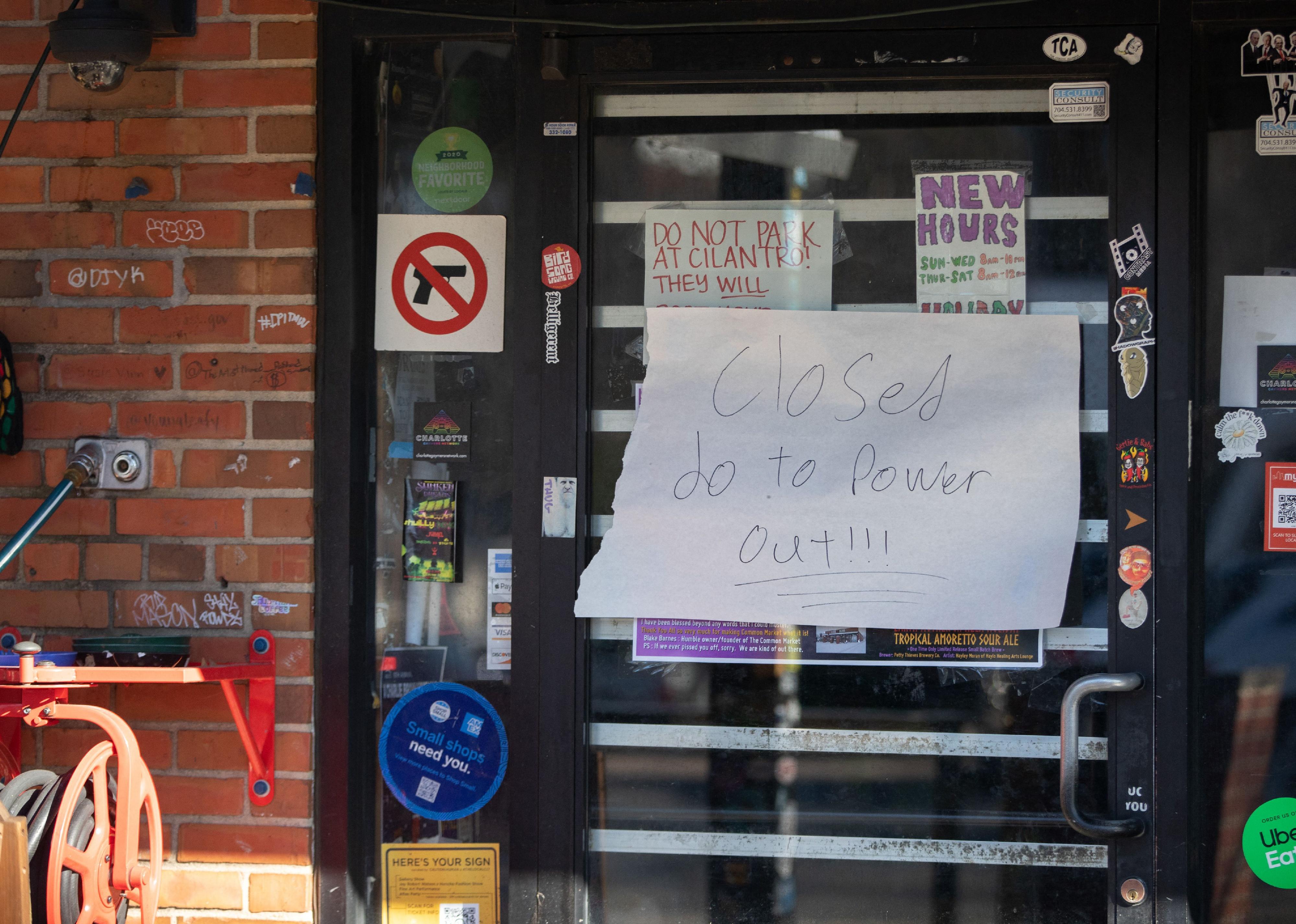A sign informs patrons of a store closure due to widespread power outages.