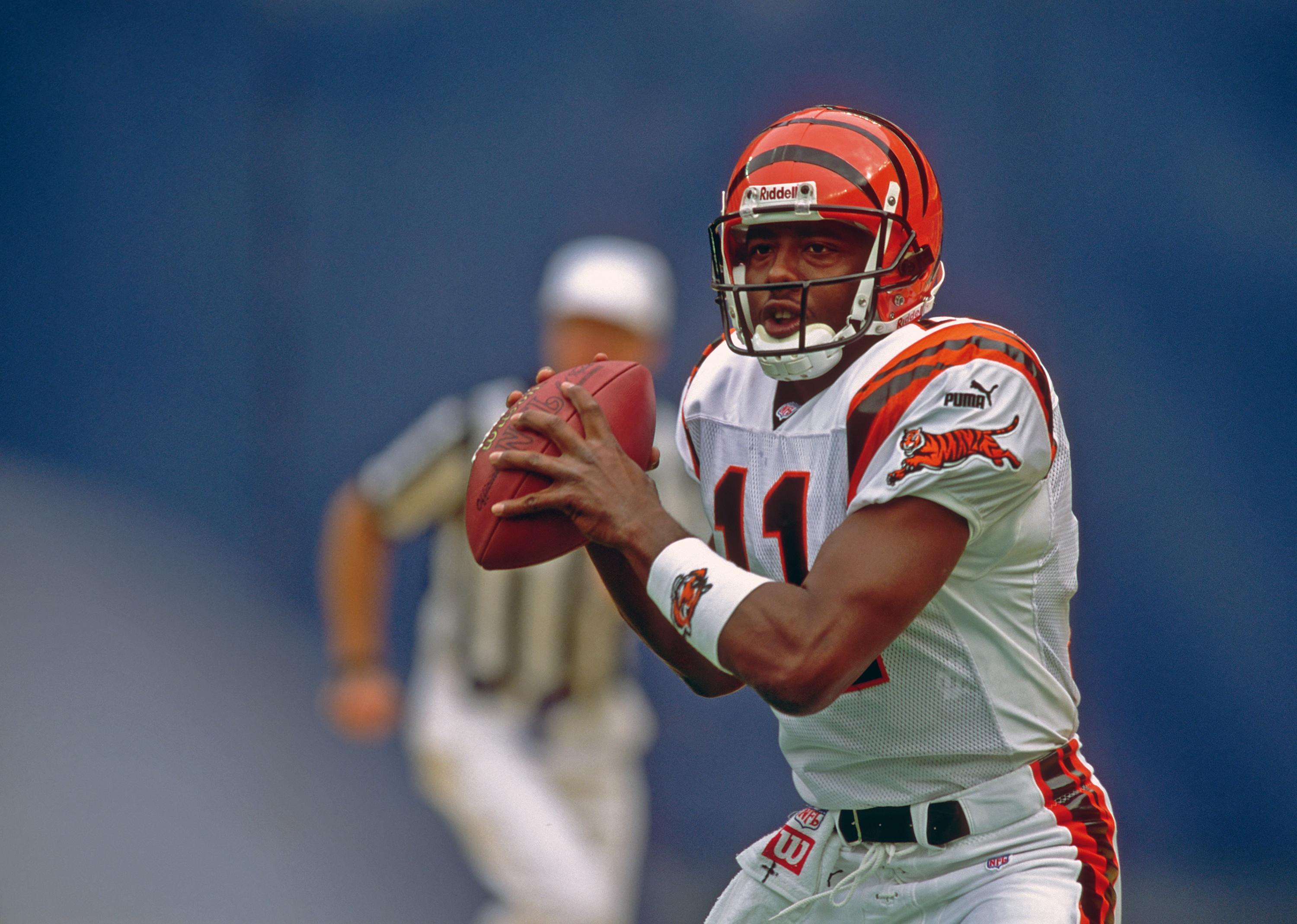 Quarterback Akili Smith of the Cincinnati Bengals looks to pass during a game.