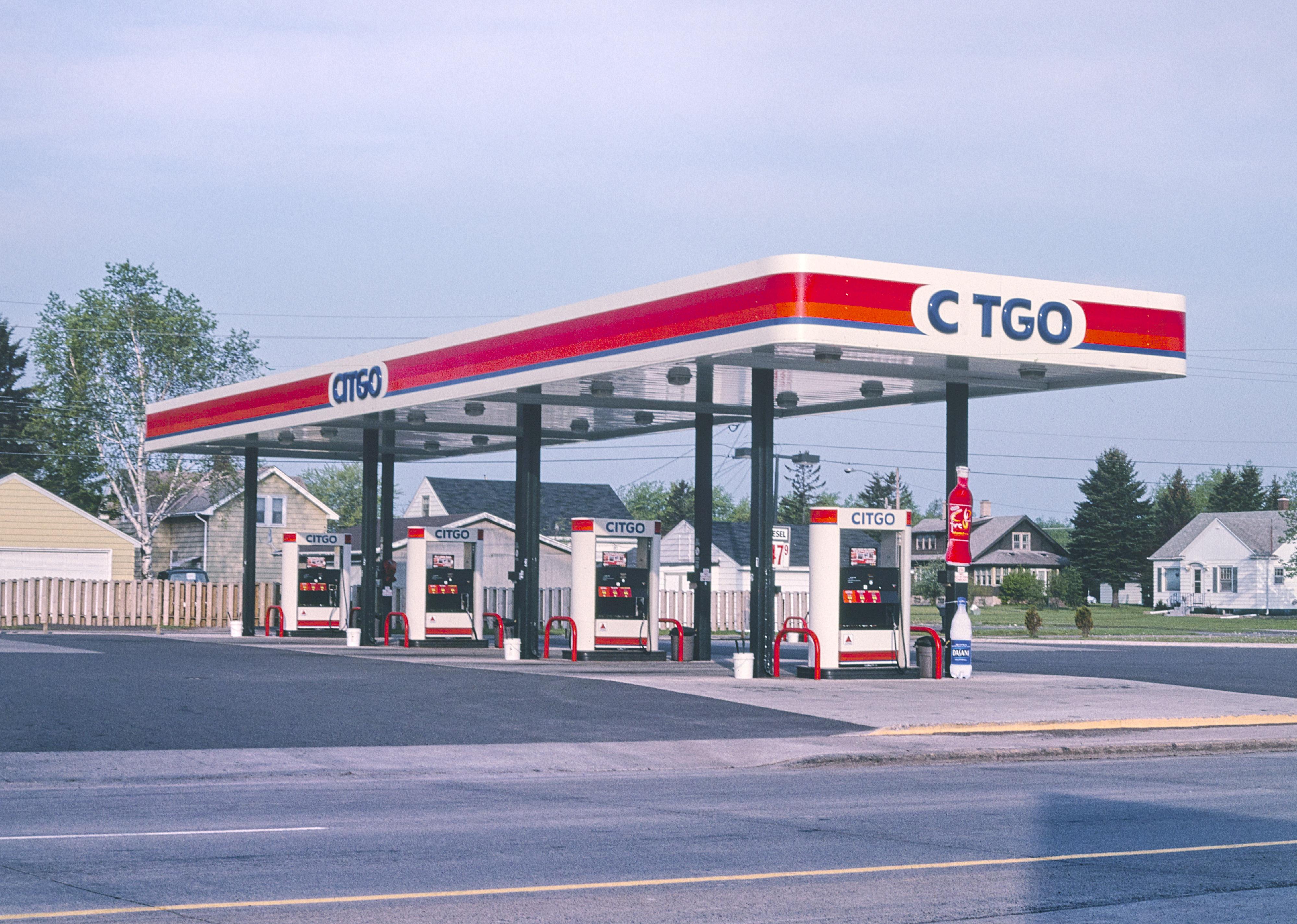 Citgo gas station in 2003 on Route 2 in Superior, Wisconsin.